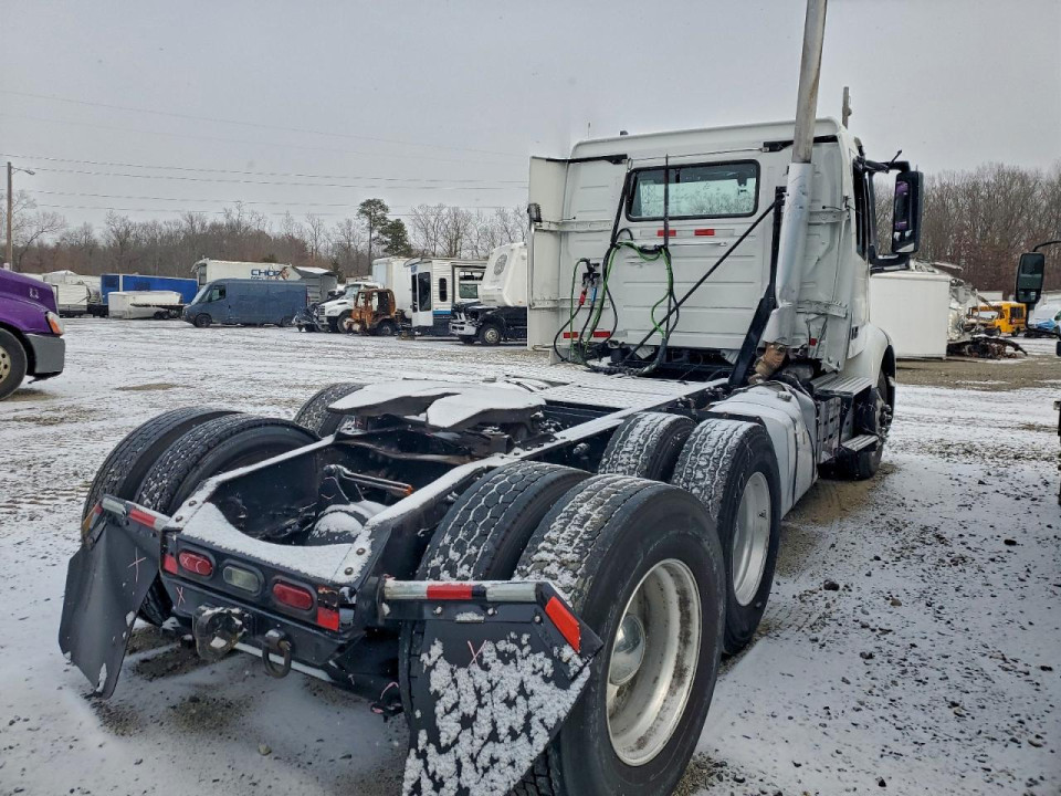 Volvo VNR SEMI TRUCK 2022 — Copart