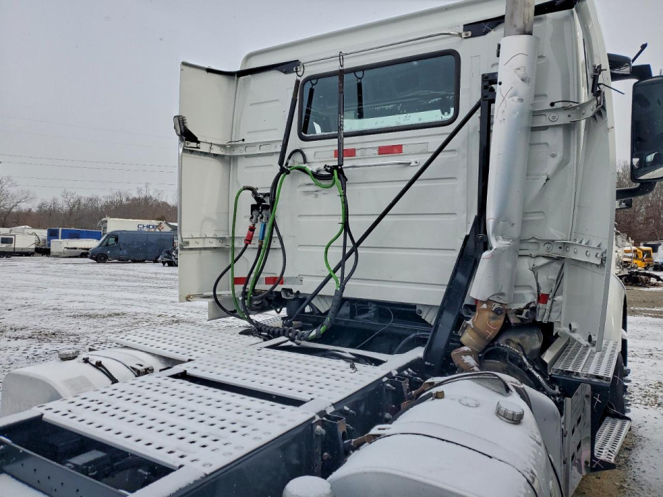 Volvo VNR SEMI TRUCK 2022 — Copart