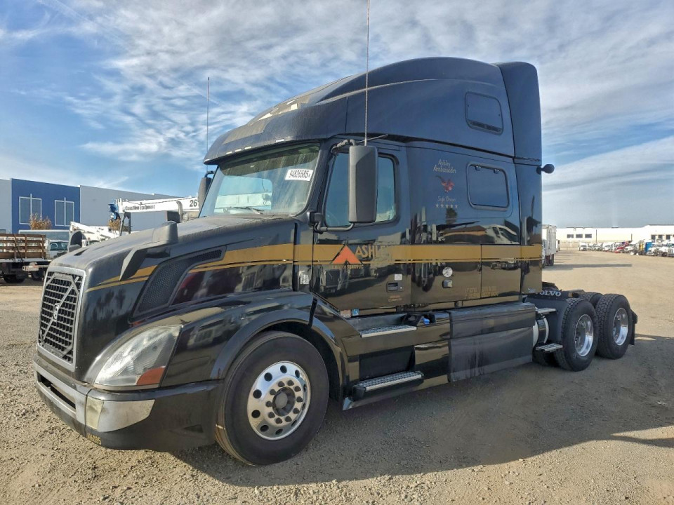 Volvo VNL SEMI TRUCK 2016 — Copart
