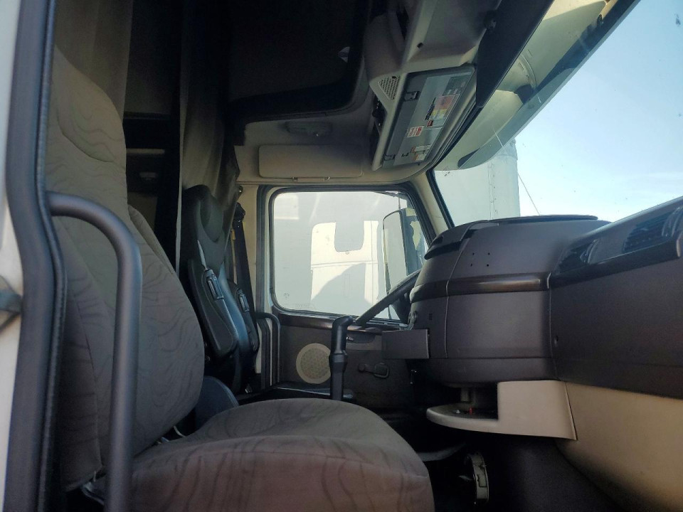 Volvo VNL SEMI TRUCK 2012 — Copart