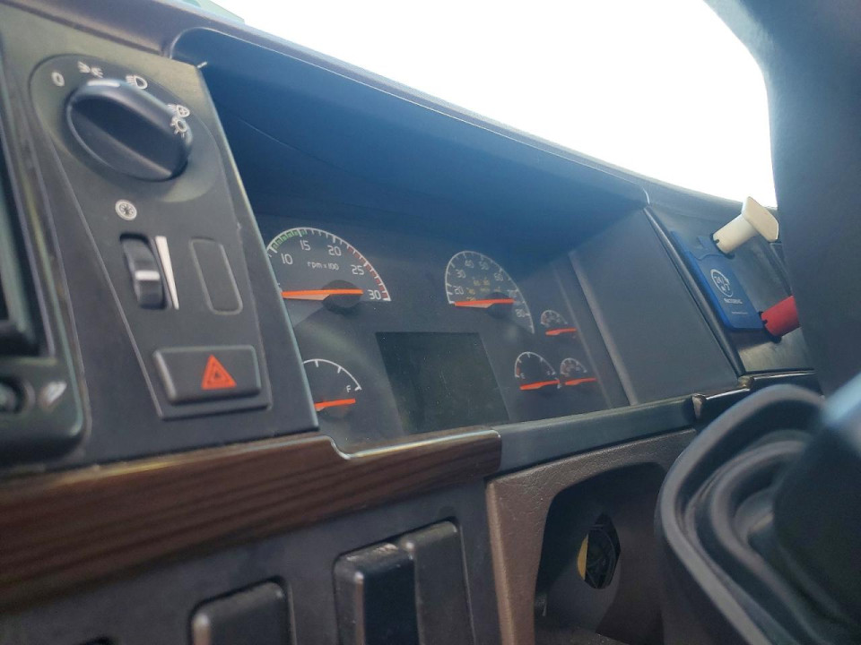 Volvo VNL SEMI TRUCK 2012 — Copart