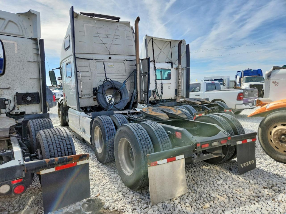 Volvo VNL SEMI TRUCK 2023 — Copart