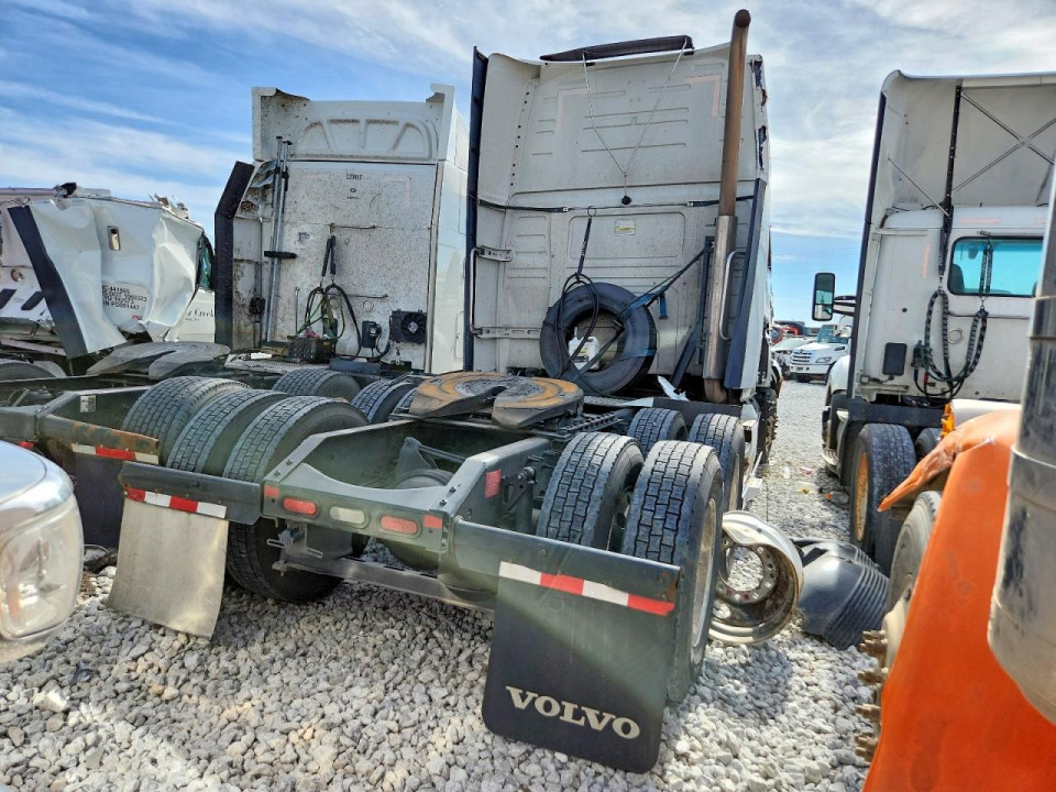 Volvo VNL SEMI TRUCK 2023 — Copart