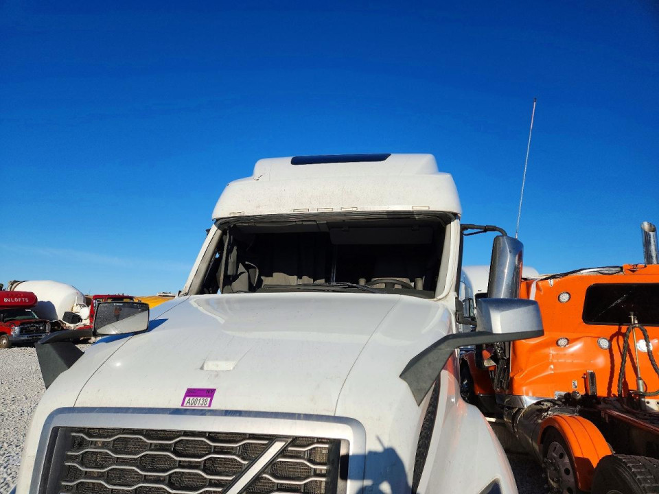 Volvo VNL SEMI TRUCK 2023 — Copart