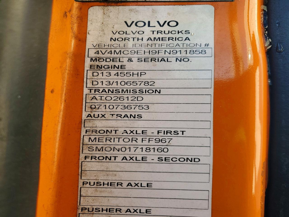 Volvo VNM SEMI TRUCK 2015 — Copart