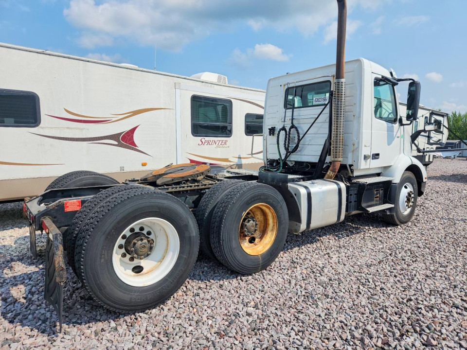 Volvo VNR SEMI TRUCK 2020 — Copart