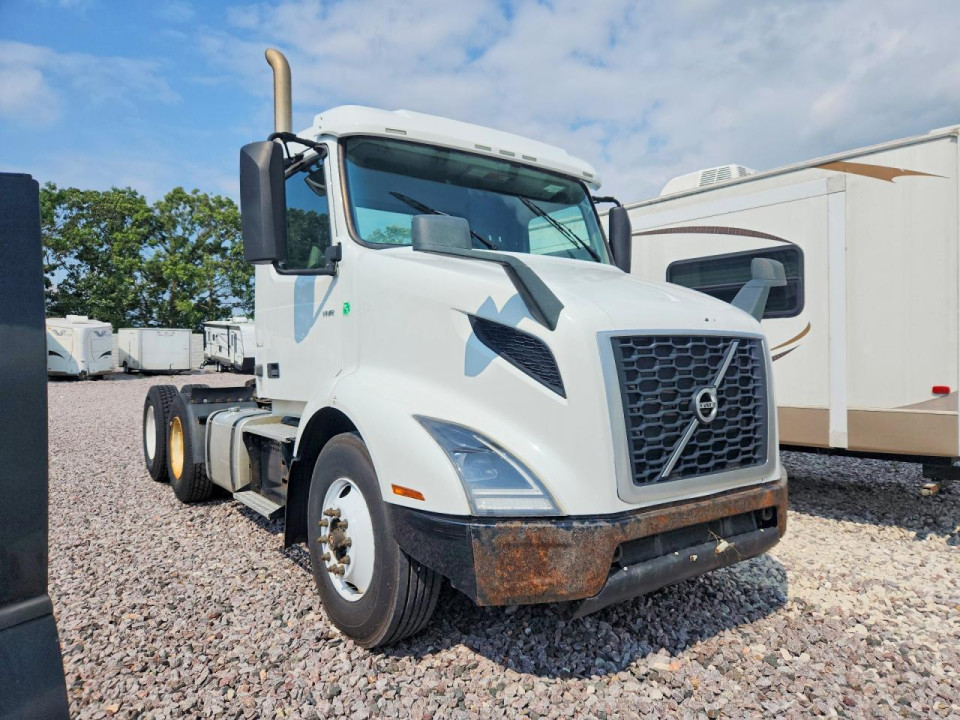 Volvo VNR SEMI TRUCK 2020 — Copart