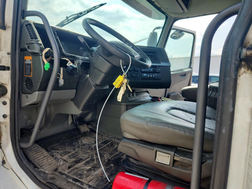 Volvo VNR SEMI TRUCK 2020 — Copart