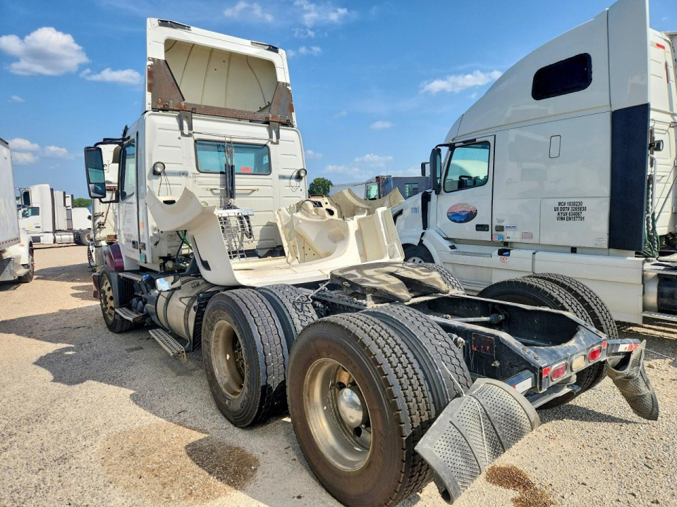 Volvo TRACTOR 2015 — Copart
