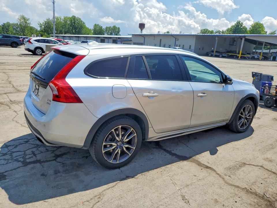 Volvo V60 2018 — Copart