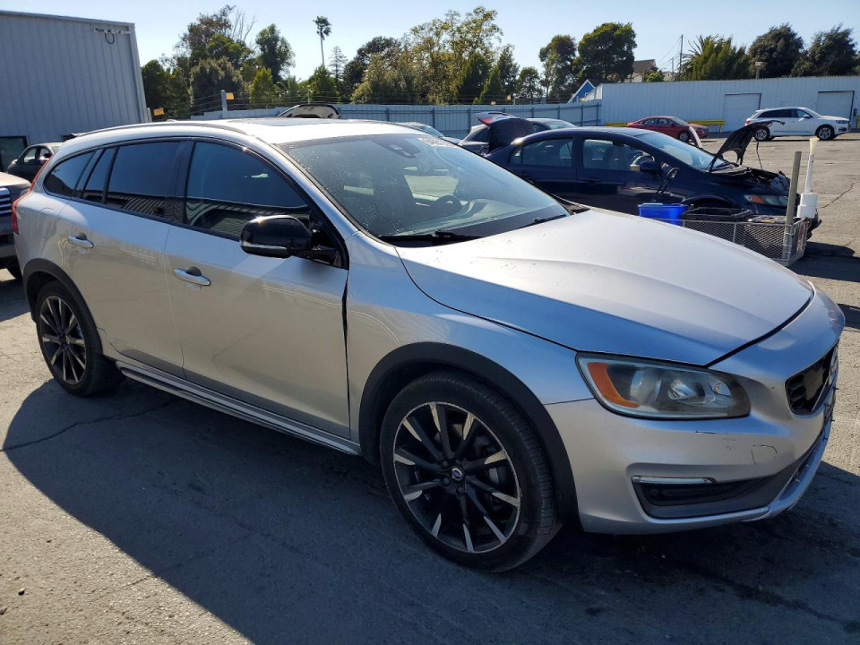 Volvo V60 2016 — Copart