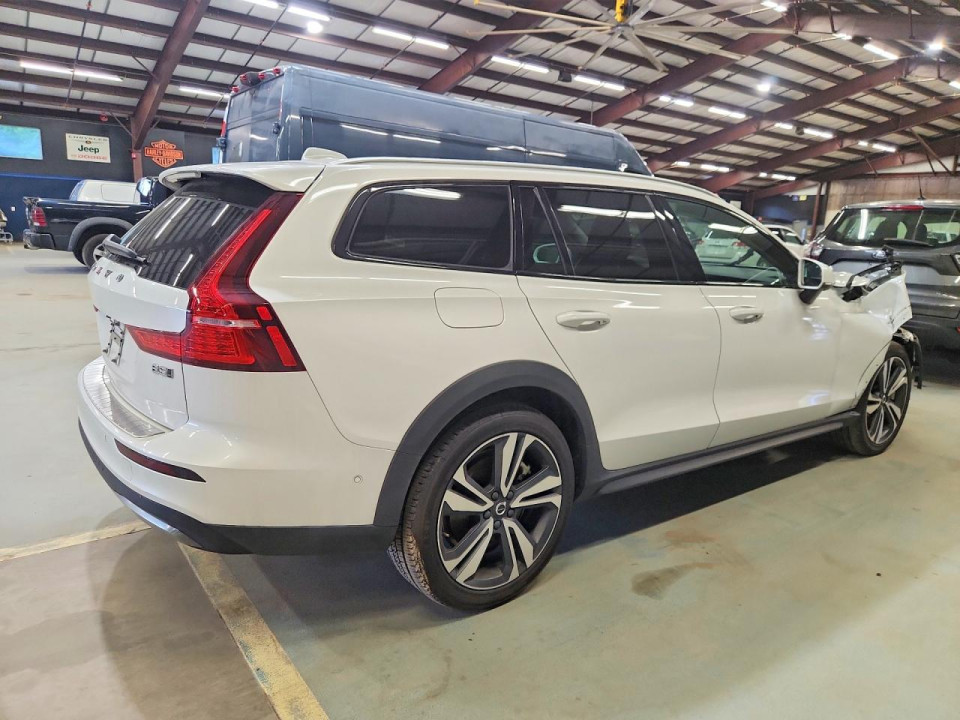 Volvo V60 2025 — Copart
