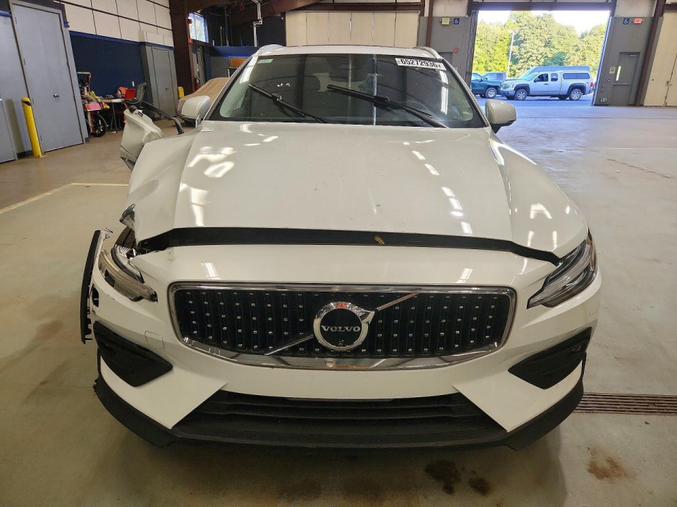 Volvo V60 2025 — Copart