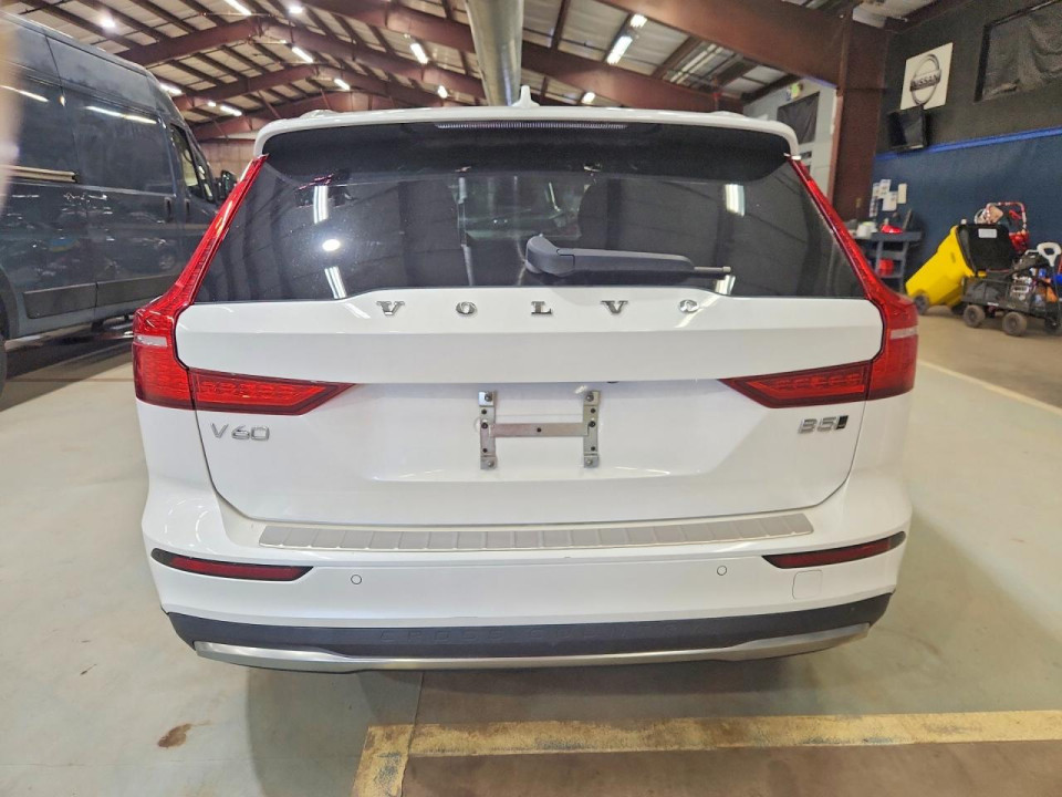 Volvo V60 2025 — Copart