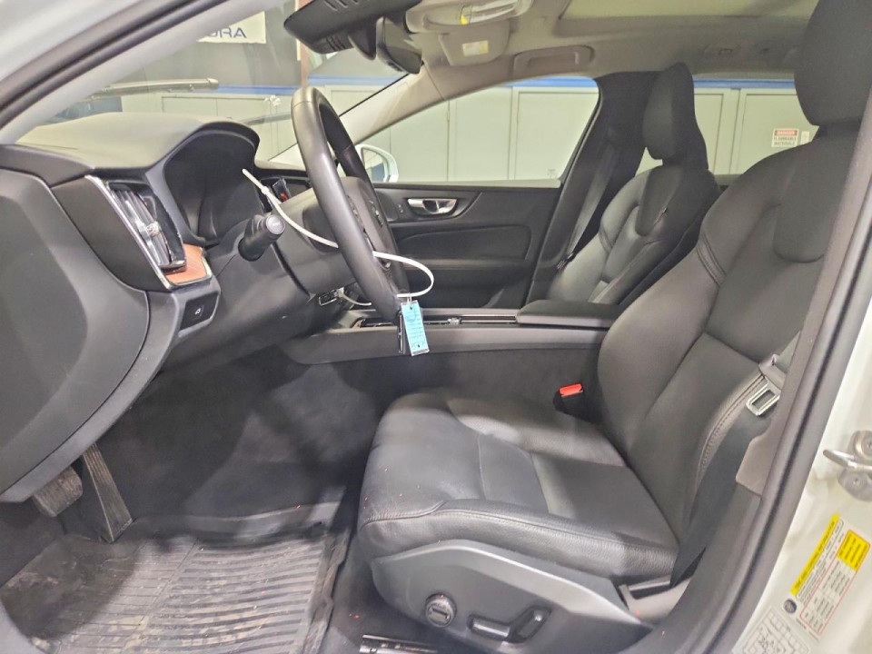 Volvo V60 2025 — Copart
