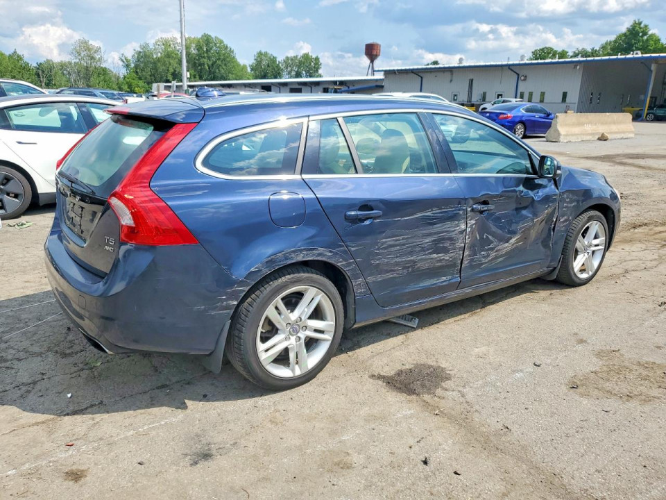 Volvo V60 2015 — Copart