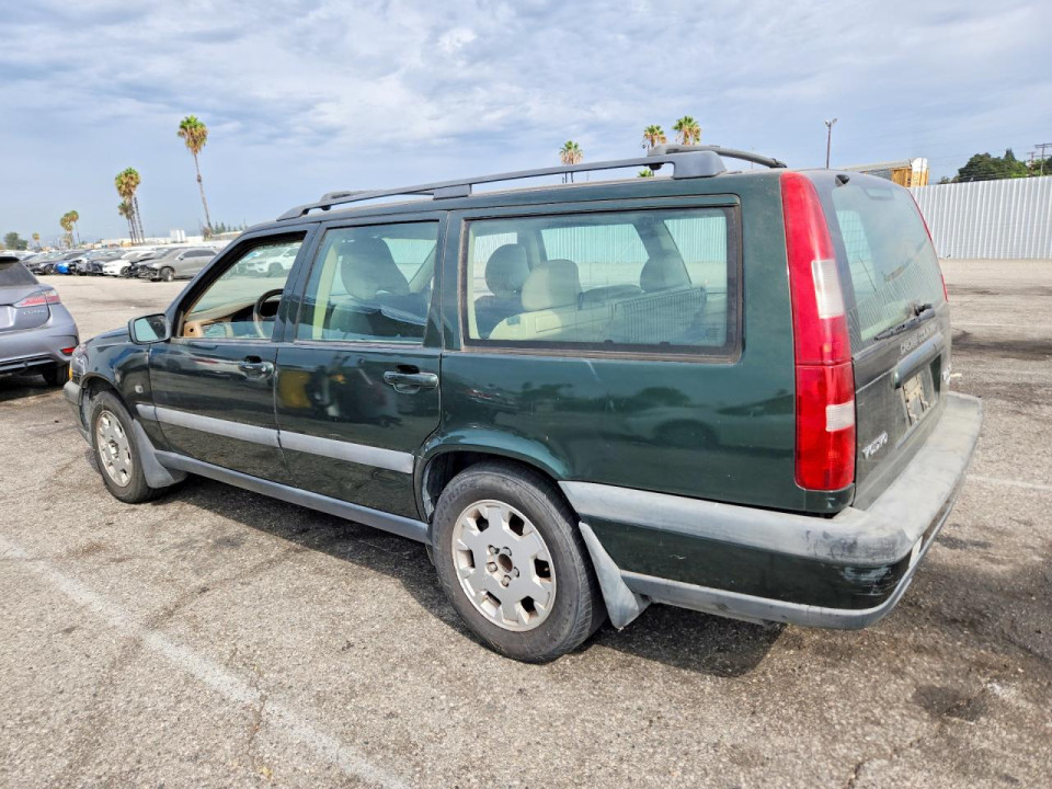 Volvo V70 2000 — Copart
