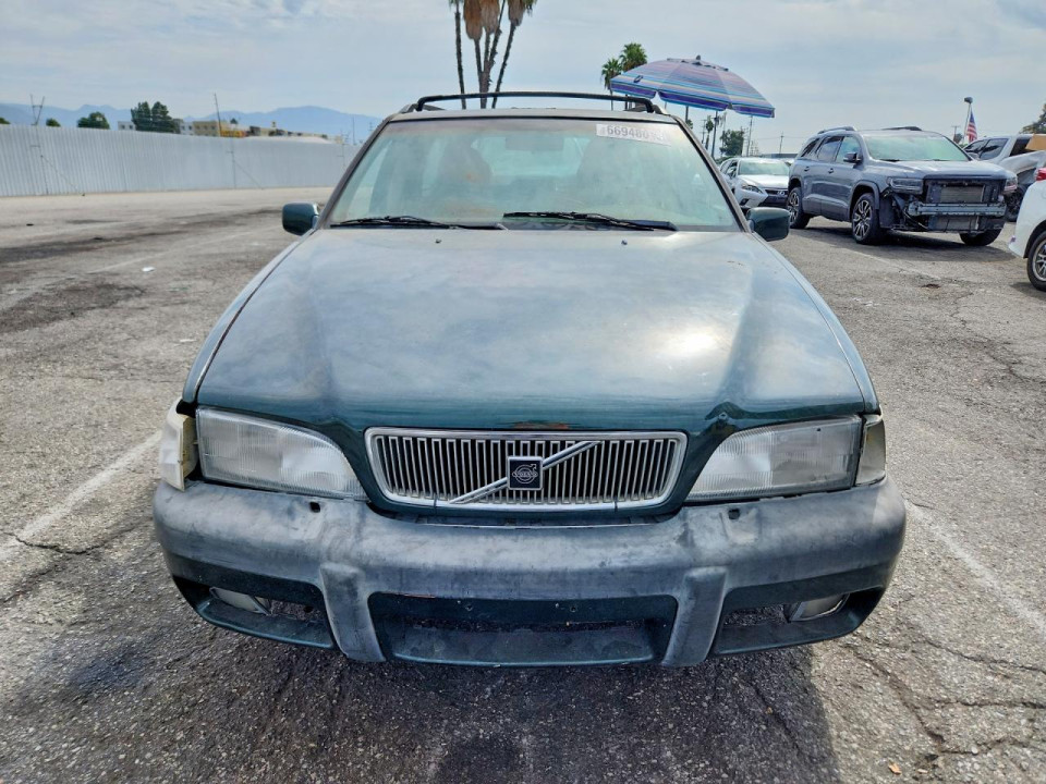Volvo V70 2000 — Copart