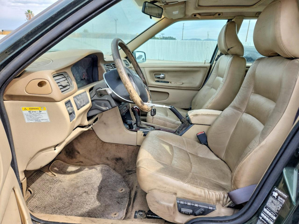 Volvo V70 2000 — Copart