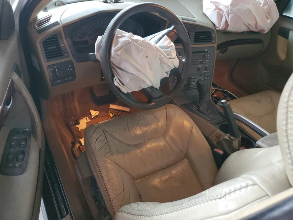Volvo V70 2002 — Copart
