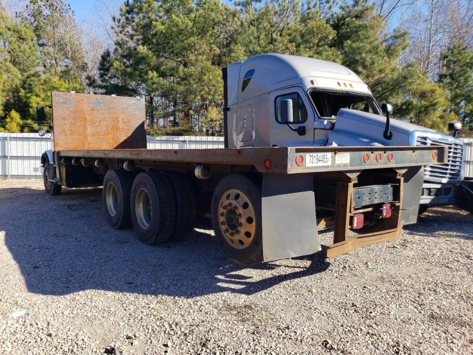 Volvo VHD FLATBED TRUCK 2014 из США