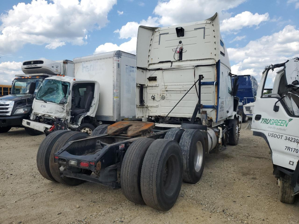 Volvo VNL SEMI TRUCK 2014 — Copart
