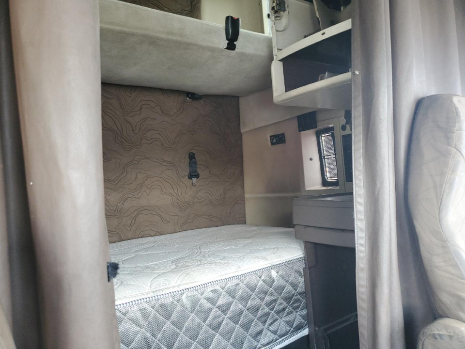 Volvo VNL SEMI TRUCK 2014 — Copart