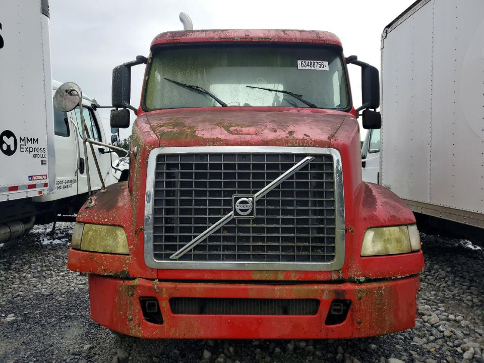 Volvo VNM SEMI TRUCK 2005 — Copart