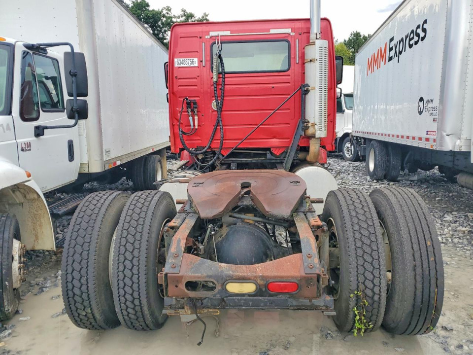 Volvo VNM SEMI TRUCK 2005 — Copart