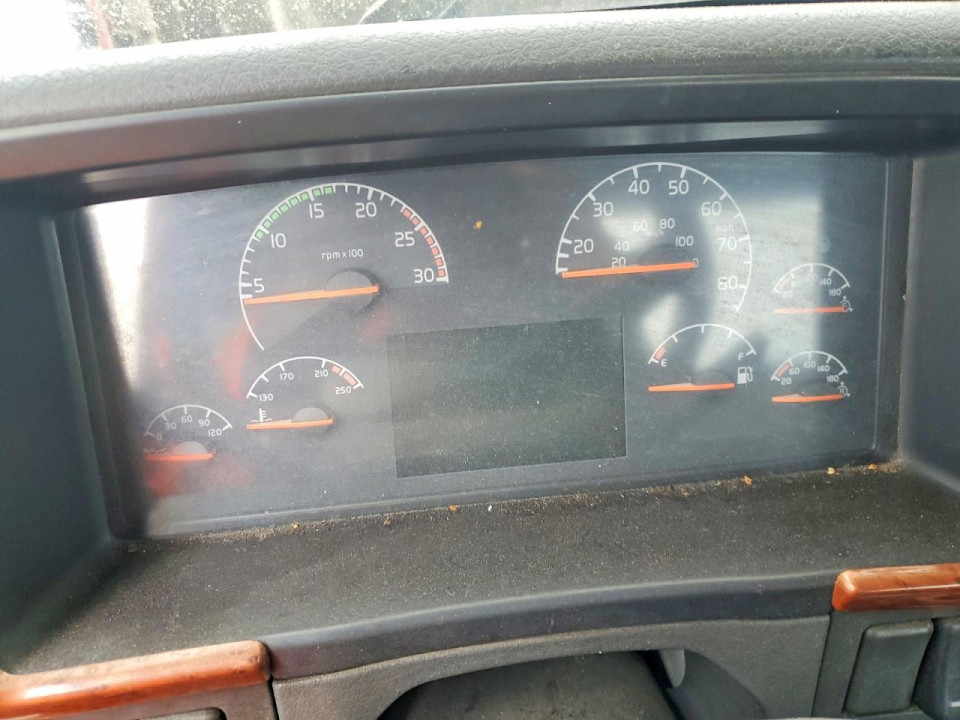 Volvo VNM SEMI TRUCK 2005 — Copart