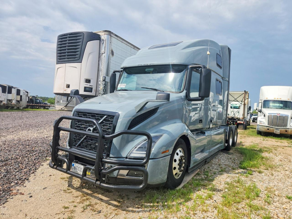 Volvo VNL SEMI TRUCK 2024 — Copart
