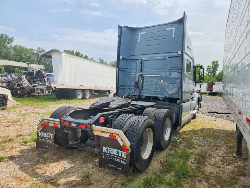Volvo VNL SEMI TRUCK 2024 — Copart
