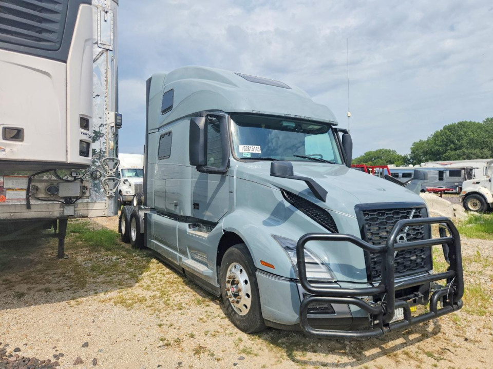 Volvo VNL SEMI TRUCK 2024 — Copart
