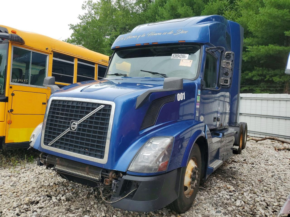 Volvo VNL SEMI TRUCK 2013 — Copart