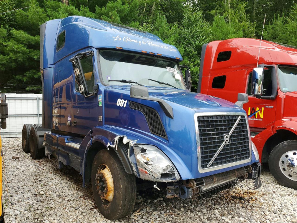 Volvo VNL SEMI TRUCK 2013 — Copart