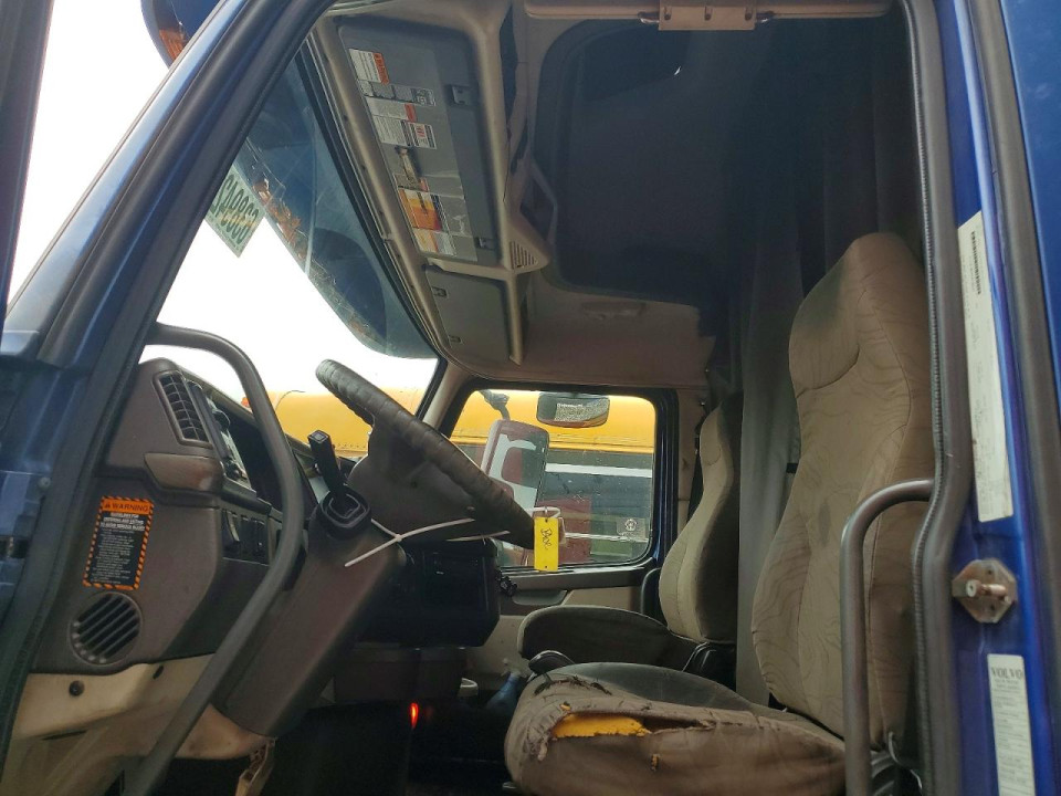 Volvo VNL SEMI TRUCK 2013 — Copart