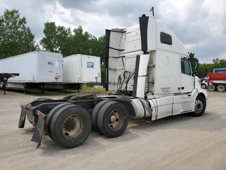 Volvo VN 2011 — Copart