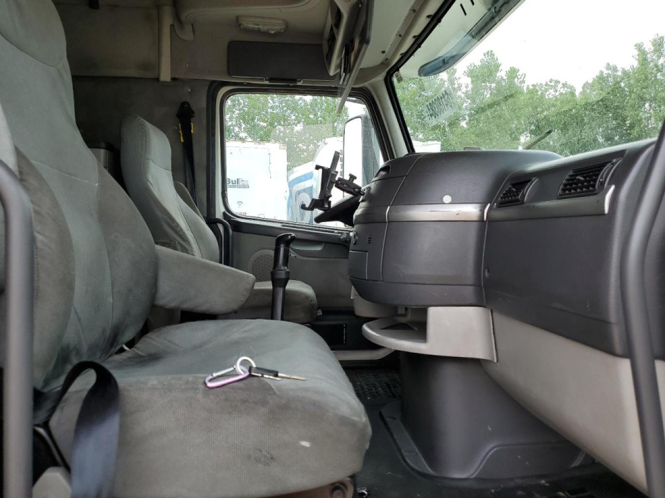 Volvo VN 2011 — Copart