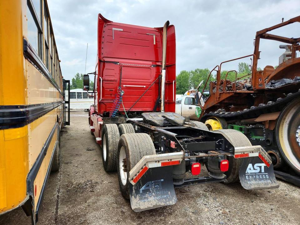 Volvo VNL SEMI TRUCK 2012 — Copart