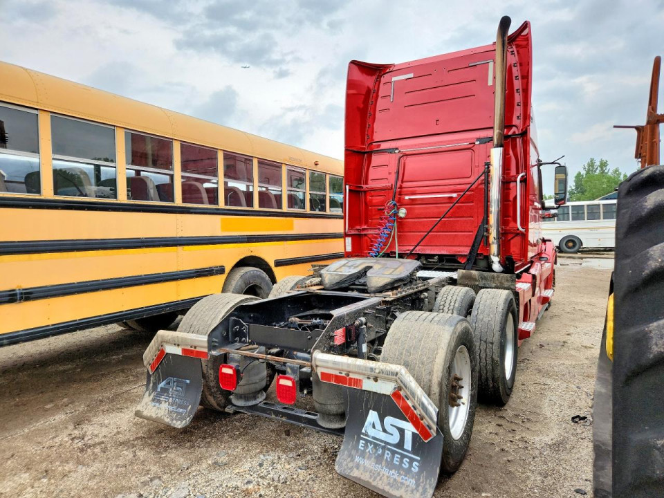 Volvo VNL SEMI TRUCK 2012 — Copart