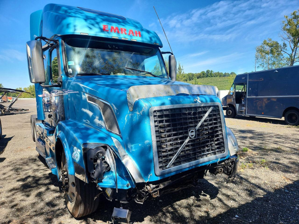 Volvo VNL SEMI TRUCK 2017 — Copart
