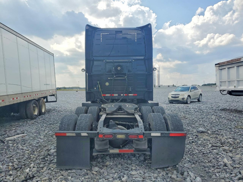 Volvo VNL SEMI TRUCK 2013 — Copart