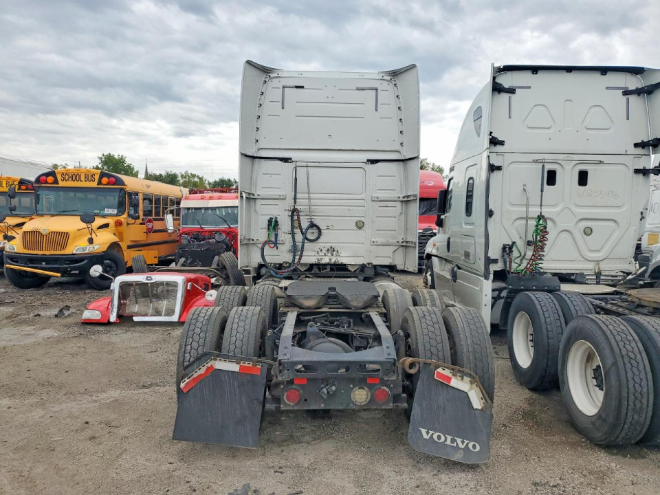 Volvo VNL SEMI TRUCK 2017 — Copart