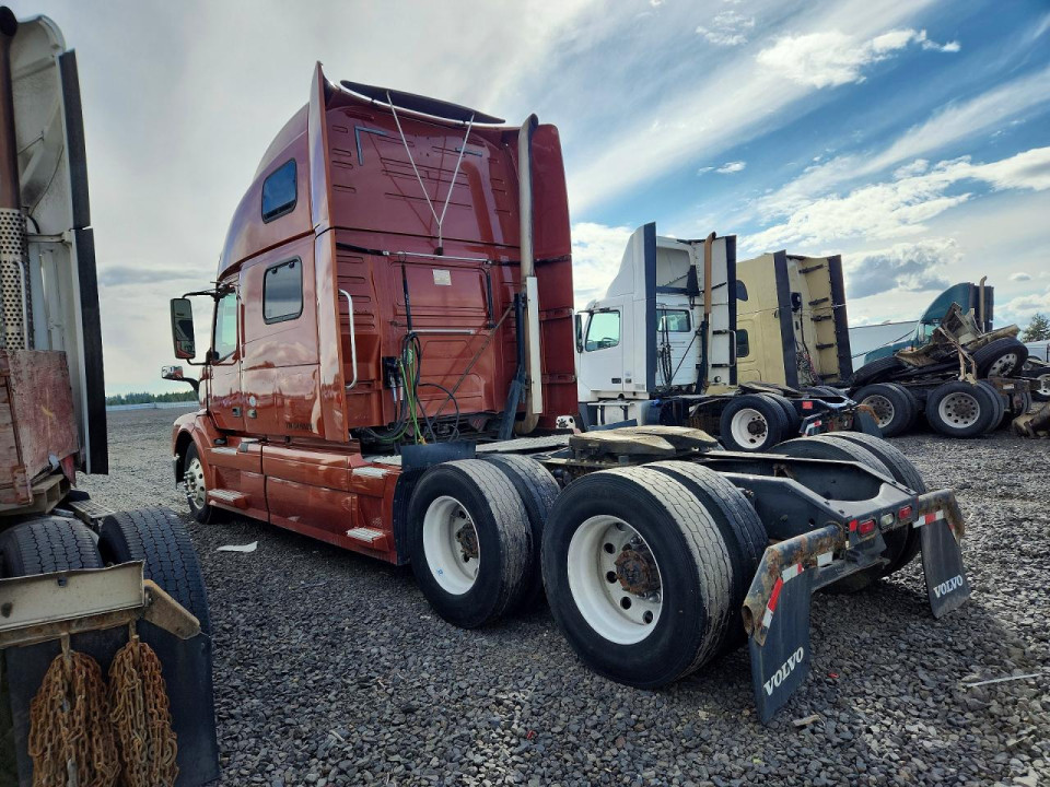 Volvo VNL SEMI TRUCK 2016 — Copart