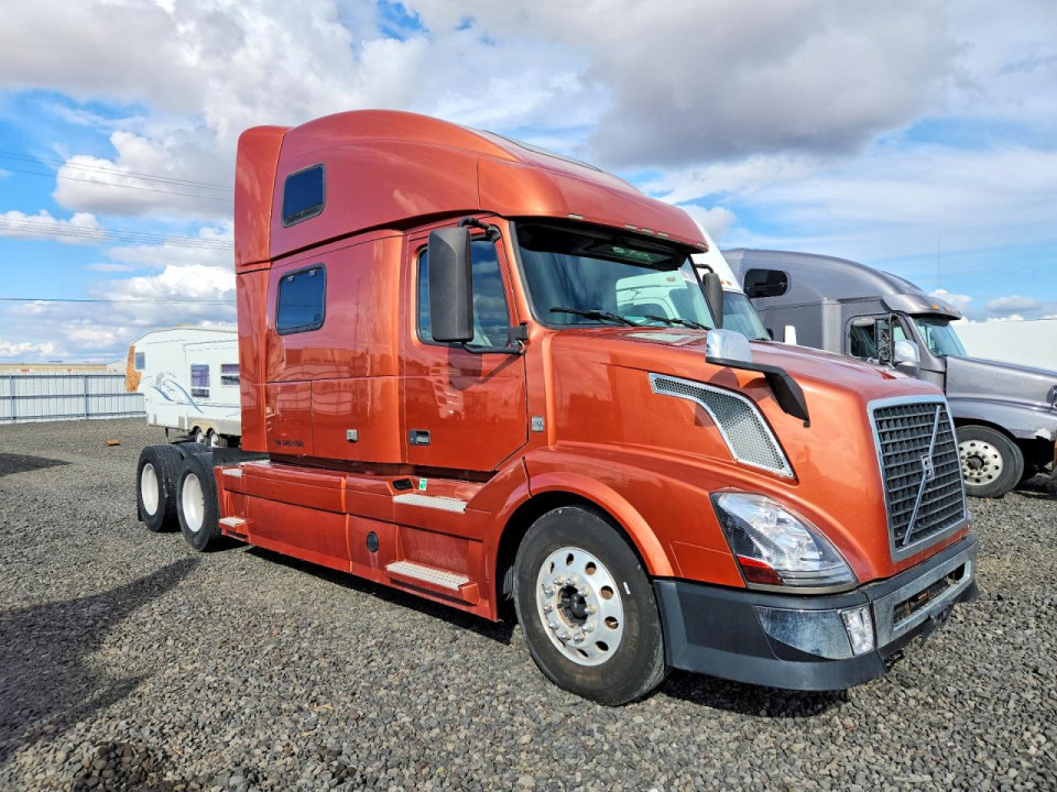 Volvo VNL SEMI TRUCK 2016 — Copart
