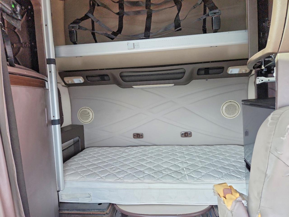 Volvo VNL SEMI TRUCK 2016 — Copart