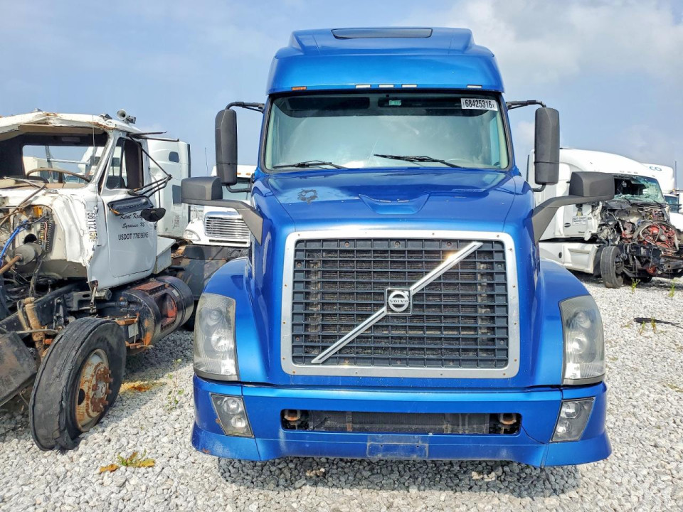 Volvo VNL SEMI TRUCK 2013 — Copart