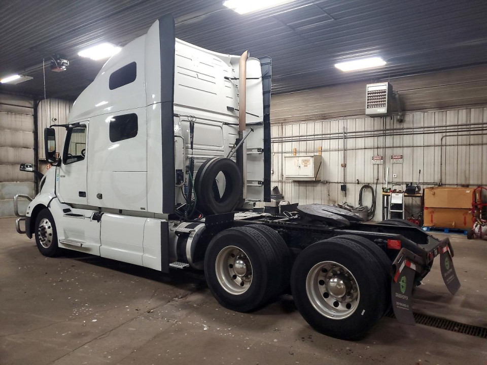 Volvo VNL SEMI TRUCK 2023 — Copart