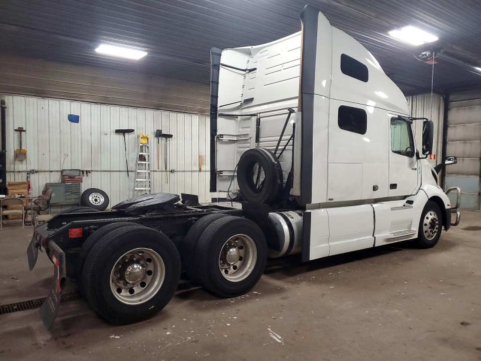 Volvo VNL SEMI TRUCK 2023 — Copart