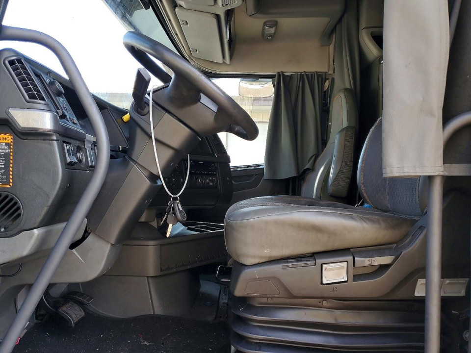 Volvo VNL SEMI TRUCK 2023 — Copart